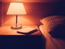 Você sabe como a iluminação influencia a qualidade do sono?